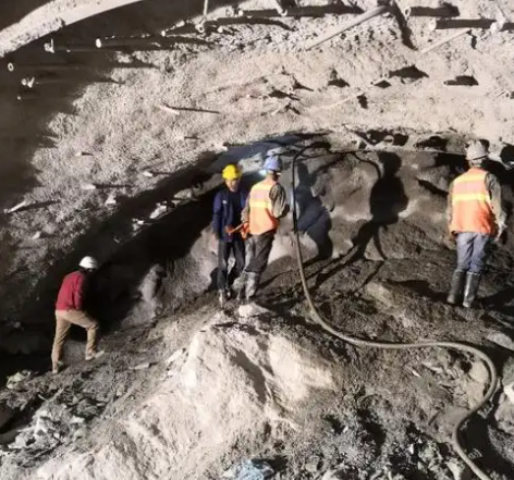 坊子拱顶带模注浆料的施工流程及注意事项